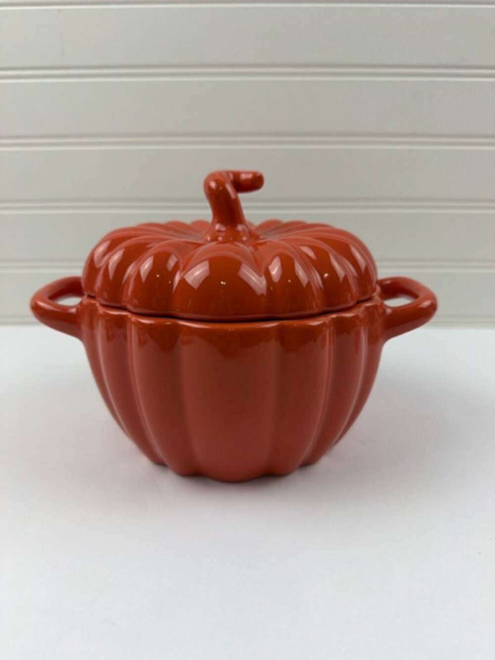 Crofton Pumpkin-Shaped Stoneware Casserole Dish with Lid – Orange